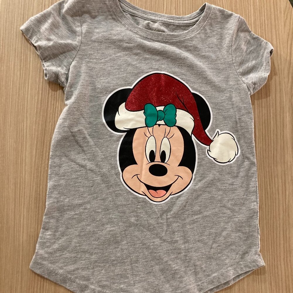 Disney Christmas Minnie Mouse T Shirt Medium Gray with Sparkly Santa Hat Graphic